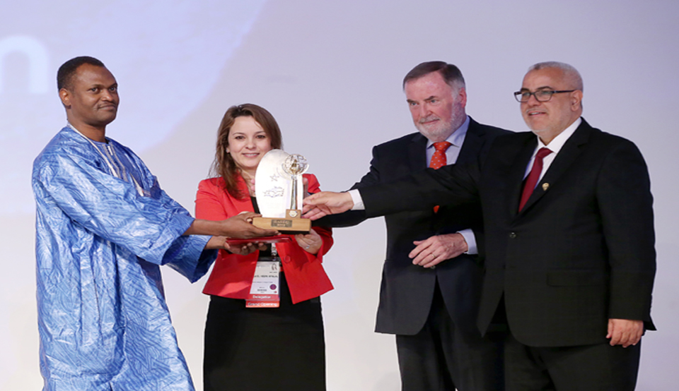 Remise du Grand Prix Mondial Hassan II pour l'Eau à l'entrepreneur Social Abdou Maman Directeur de Tech-Innov Niger. Daegu Corée du Sud 2015